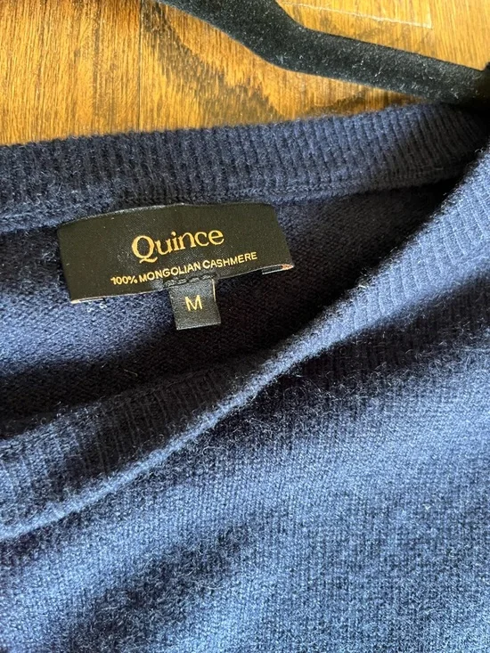 Quince Navy Cashmere Crewneck Sweater (Medium) - Picture 2 of 4